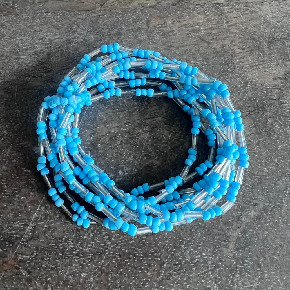 🍭6/$30 Turquoise and clear plastic beaded attached multistrand stretch bracelet